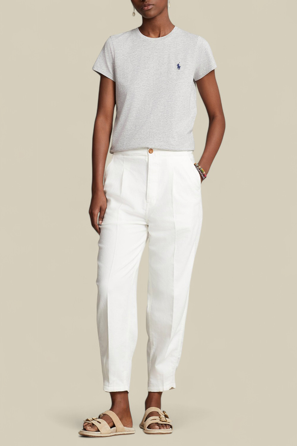 תמונת כל הלוק של חולצת פולו קצרה